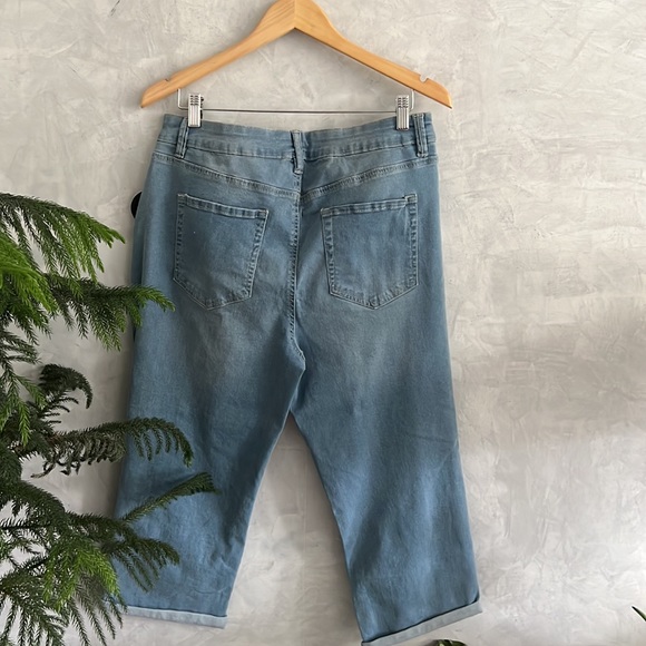 Royalty For Me High Rise Crop Rolled Cuff Distressed Denim Capris Womens Size 14 - Picture 6 of 8